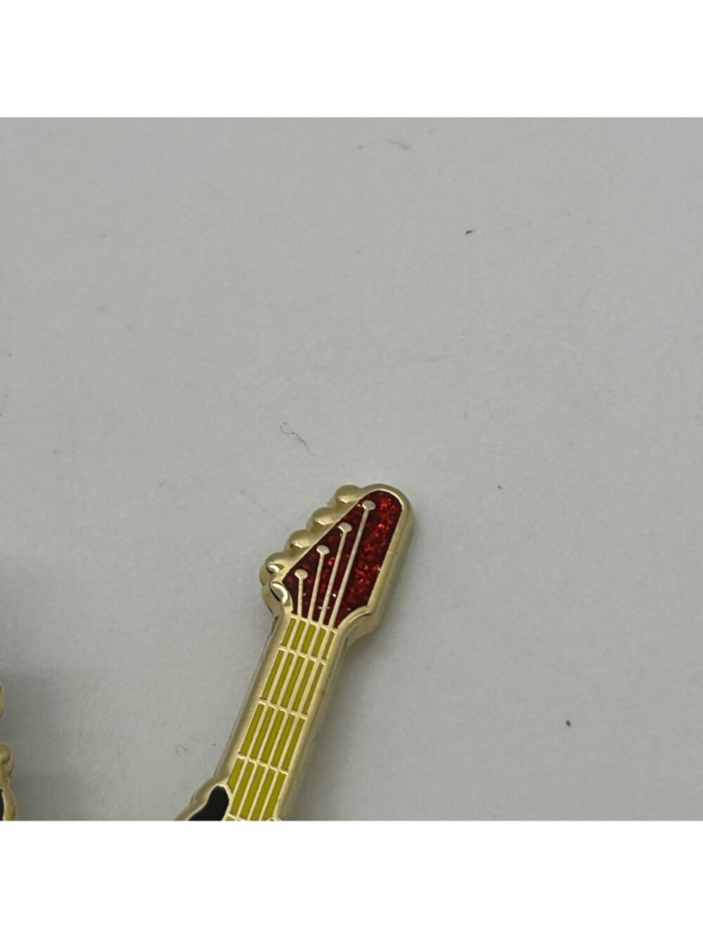Hard Rock Cafe New York 2011 Happy Holiday Snowman Guitar Enamel Pin Collectible - Picture 5 of 14